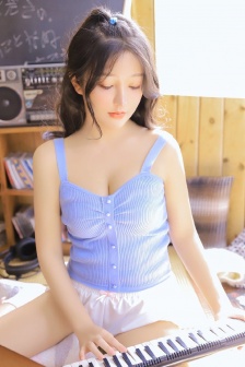 男同桌把我的奶罩扒了亲我的胸