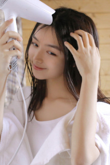 动漫美女裸身照(无内衣)