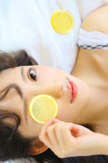 年轻的邻居少妇