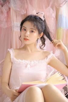 年轻的女闺蜜hd